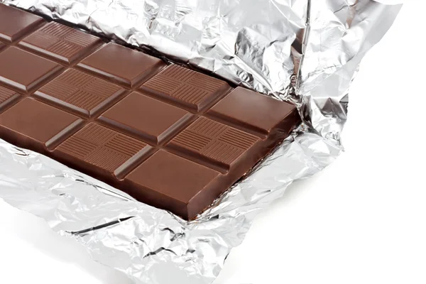 Barra de chocolate con leche en papel de aluminio —  Fotos de Stock