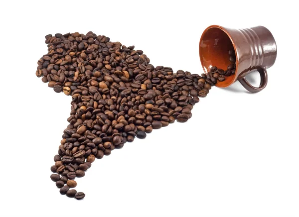 Granos de café con forma de América del Sur y tazas marrones —  Fotos de Stock