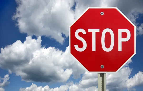 Znak stop, na białym tle — Zdjęcie stockowe