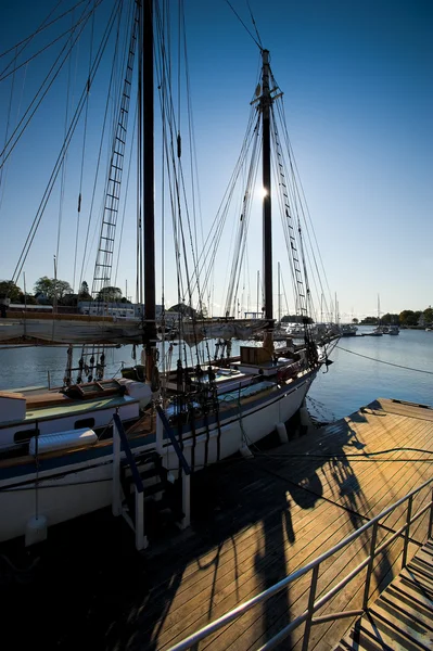 Barca a vela e sole — Foto Stock