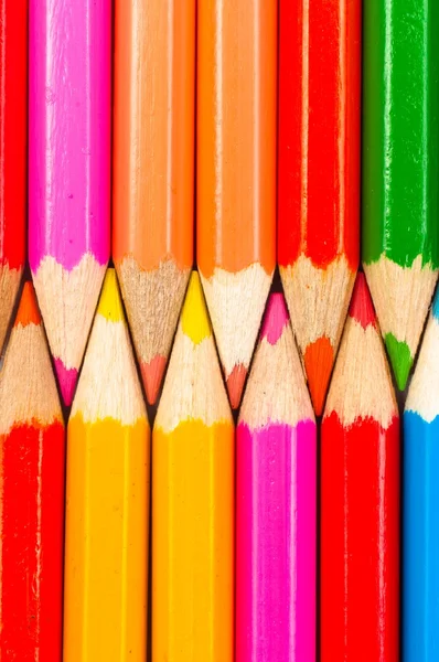 Textura de lápis coloridos alinhados em uma fileira — Fotografia de Stock