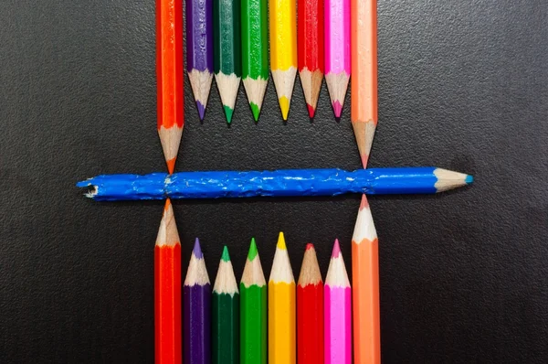 Konzept eines mit Bleistiften geschaffenen Monsters — Stockfoto