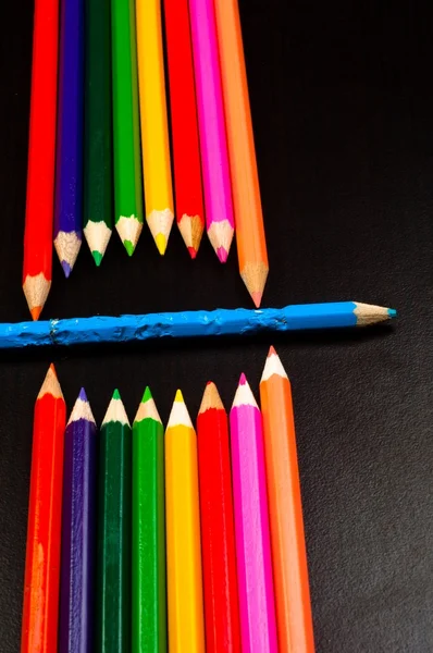 Концепция монстра, созданного карандашами — стоковое фото
