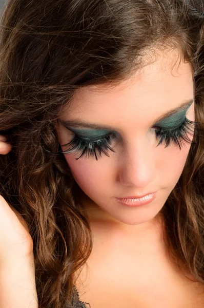 Attraktives junges Model mit hübschem Make-up — Stockfoto
