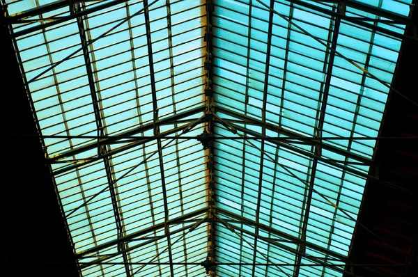 ハンガリーで昔の駅の屋根 — ストック写真