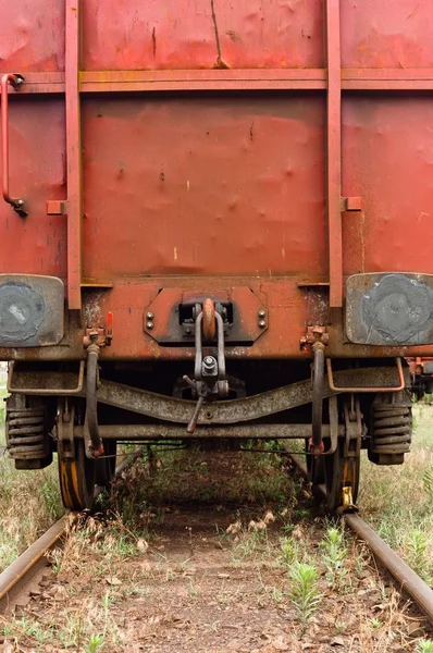 Oude treinen parkeren bij treinstation — Stockfoto