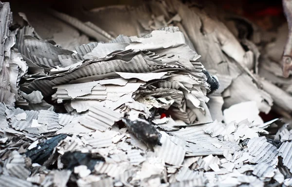 Bruciatura della carta nel centro di riciclaggio — Foto Stock