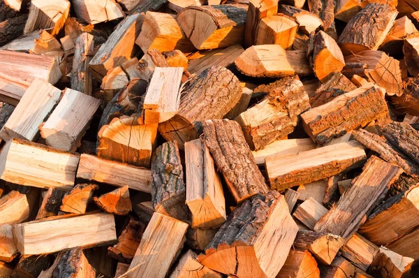 Kıyılmış ateşe odun kış soğuk için hazır — Stok fotoğraf