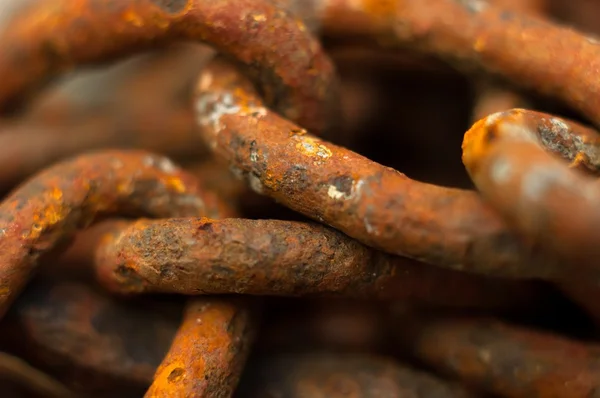 Old rusty chain with selective focus — Stock Photo, Image