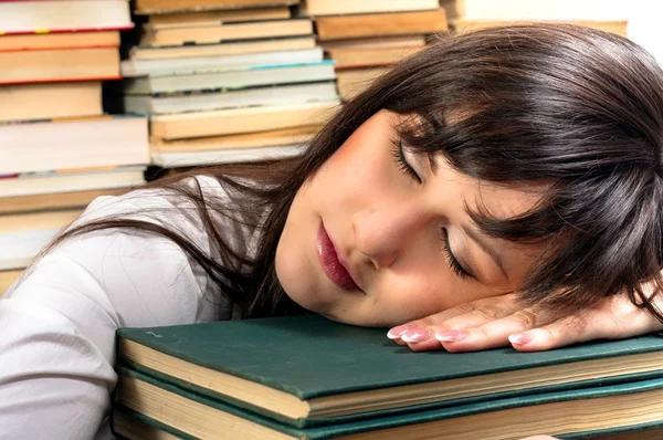 Vyčerpaná studentka a její knihy — Stock fotografie
