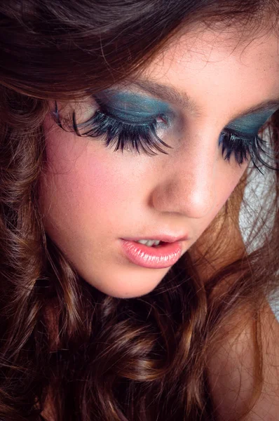 Herbstliches Make-up auf schönem jungen Model — Stockfoto