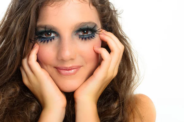 Krásná mladá dívka s extrémní make-up na bílém izolované backg — Stock fotografie