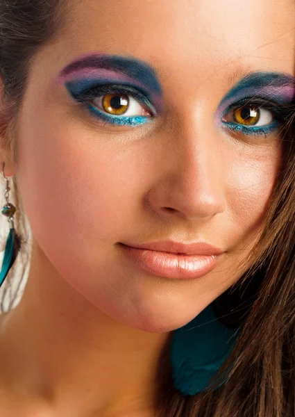 Foto de close-up de uma menina com maquiagem bonita — Fotografia de Stock