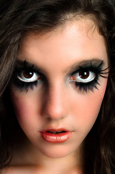 Closeup krásná mladá dívka s velkým make-up — Stock fotografie