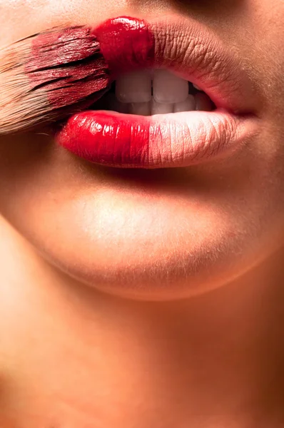 Bir kızın kavramsal makyaj ile dudakları — Stok fotoğraf