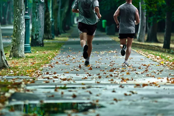 Vivi una vita sana, corri ogni giorno con i tuoi amici — Foto Stock