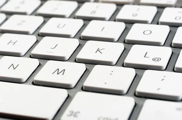 Fechar-se de um teclado limpo branco — Fotografia de Stock
