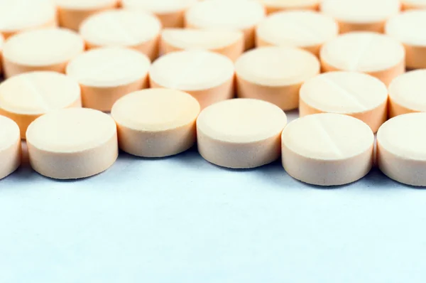 Konsistens av medicinska piller på vit bakgrund — Stockfoto
