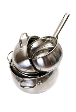 Beyaz bir arka plan üzerinde izole parlak metal tava