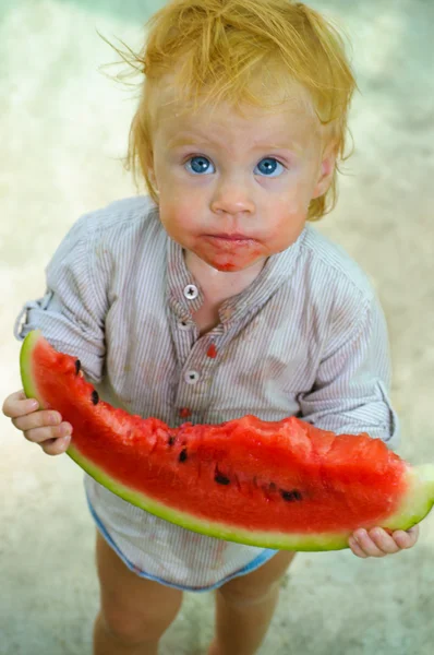 Niemowlę noworodek z melona — Zdjęcie stockowe