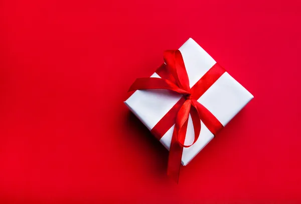 Small gift with red ribbon — Stock Photo, Image