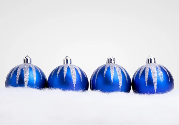 Λαμπερό μπλε μπάλες Χριστούγεννα — Φωτογραφία Αρχείου