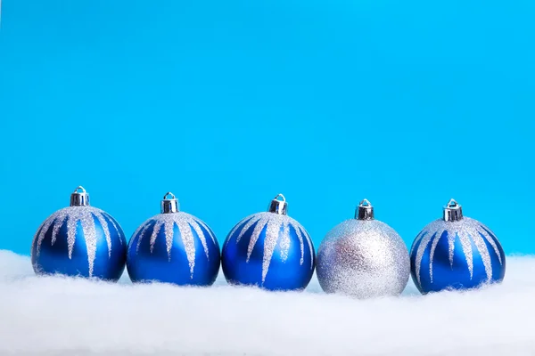 Λαμπερό μπλε μπάλες Χριστούγεννα — Φωτογραφία Αρχείου