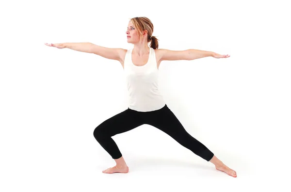 Hermosa chica practicando yoga — Foto de Stock