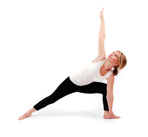 Hermosa chica practicando yoga — Foto de Stock
