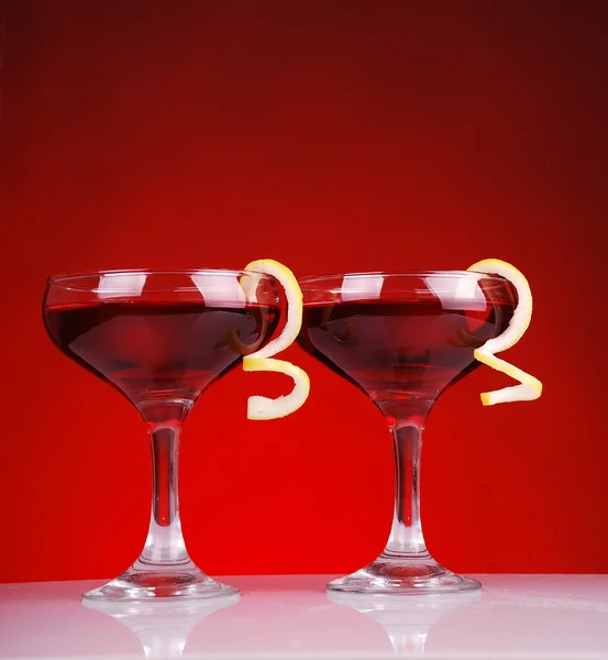 Foto von zwei kosmopolitischen Cocktails — Stockfoto
