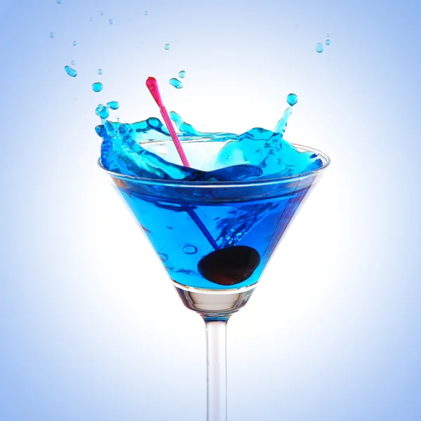 Blauer Cocktail spritzt — Stockfoto