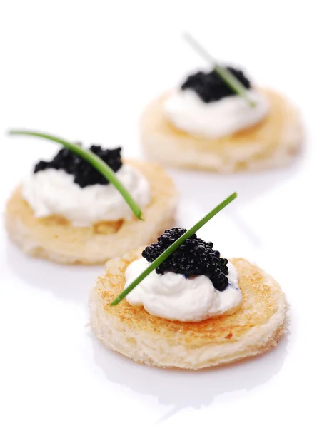 Aperitivos com caviar — Fotografia de Stock