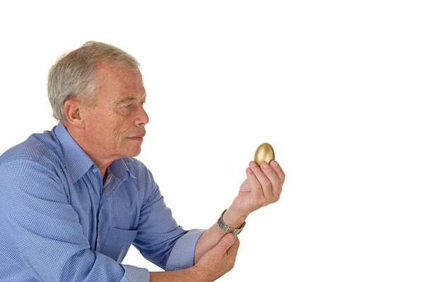 Idősebb ember, arany-tojás — Stock Fotó