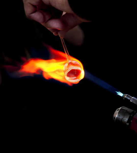 Tvarování skla v ohni — Stock fotografie