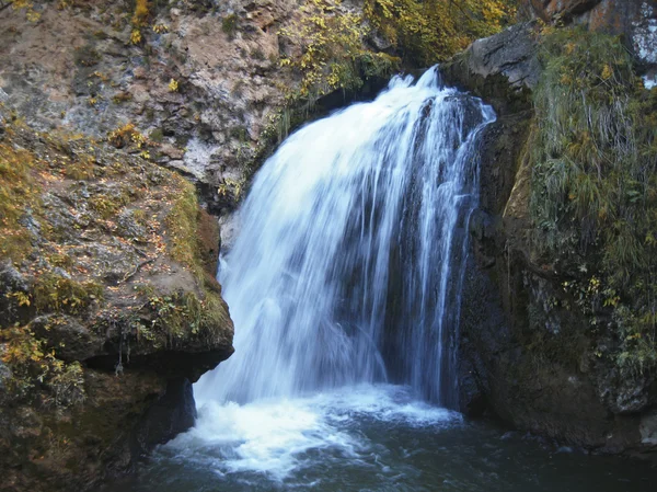 Honey waterfalls and autumn. The North Caucas. — Stock Photo, Image