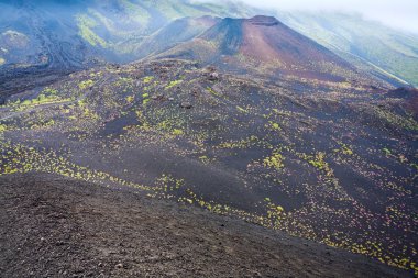 Sicilya Etna kraterler üzerinde göster