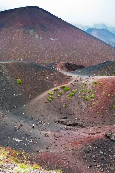 エトナ山のクレーターの間のパス — ストック写真