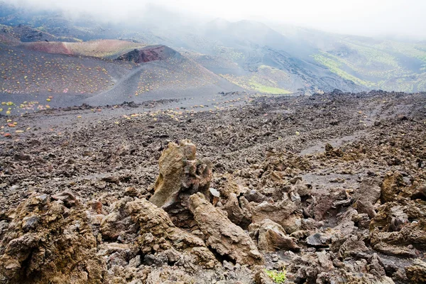 Lava rochas perto na encosta do vulcão de Etna — Fotografia de Stock