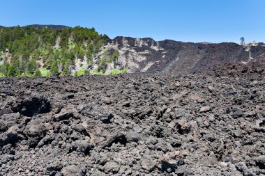 etna, Sicilya yamacında yanardağ lav akışı sertleştirilmiş