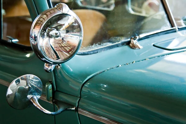 Green retro car close up — Stock Photo, Image