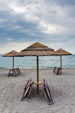 boş Ionian sea beach bulutlu günde, Sicilya