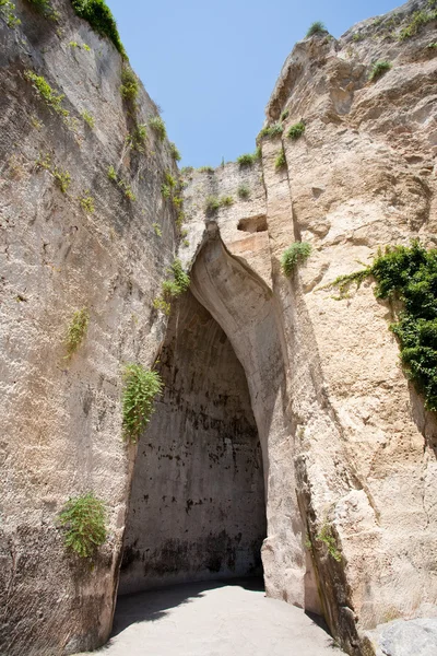 이탈리아 시라쿠사에서 디오니시오의 귀 동굴 — 스톡 사진