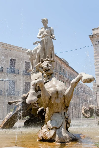 Fontana su Piazza Archimede a Siracusa — Foto Stock