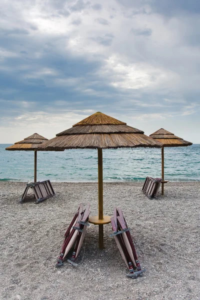 Spiaggia vuota dello Ionio in giornata nuvolosa, Sicilia — Foto Stock