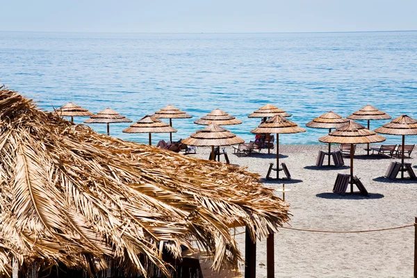 Іонічне море пляжем у літній день — стокове фото