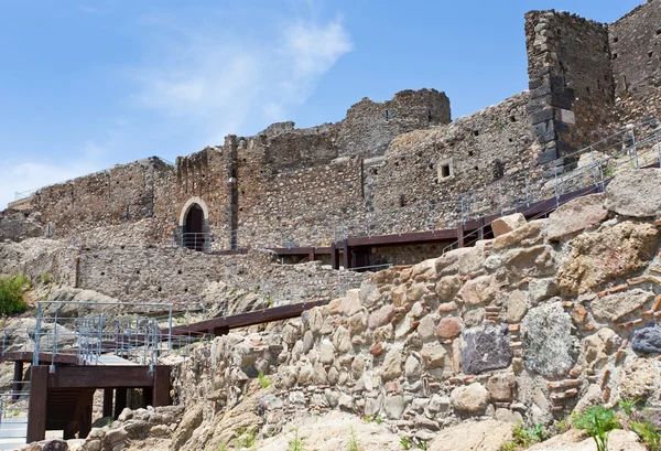 Mauer der alten normannischen Burg in Calatabiano, Sizilien — Stockfoto