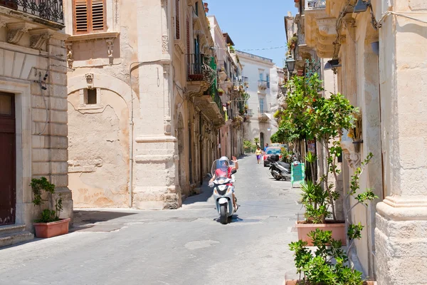 Late barokke stijl rome straat in syracuse, Italië — Stockfoto
