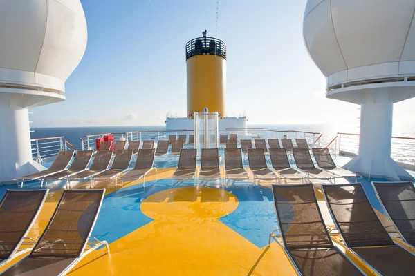 Relaxation area on upper deck of liner — Stock Photo, Image