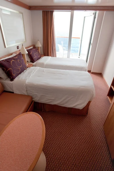 Hotelkamer op cruise liner - kamer met twee bed — Stockfoto