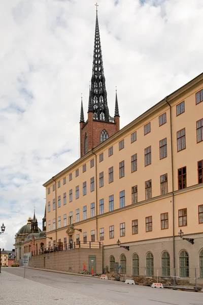Wrangelska Backen calle y vista de la iglesia de los Caballeros en Estocolmo —  Fotos de Stock